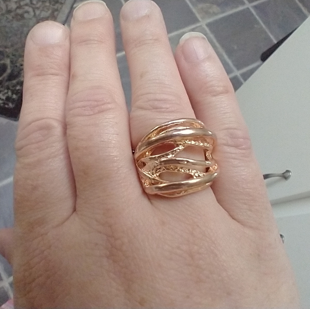 4 Gorgeous Stretch Rings! #R5 - Picture 3 of 10